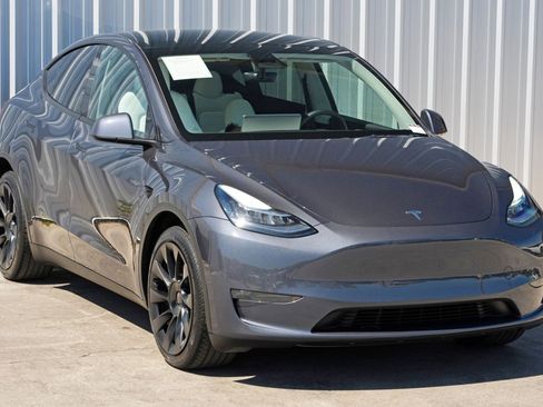 Used 2023 Tesla Model Y Long Range image 54