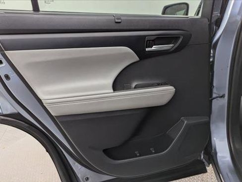 Used 2021 Toyota Highlander XLE image 16