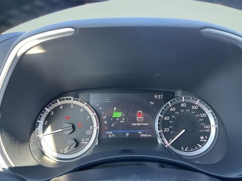 Used 2023 Toyota Highlander XLE AWD/4WD image 24
