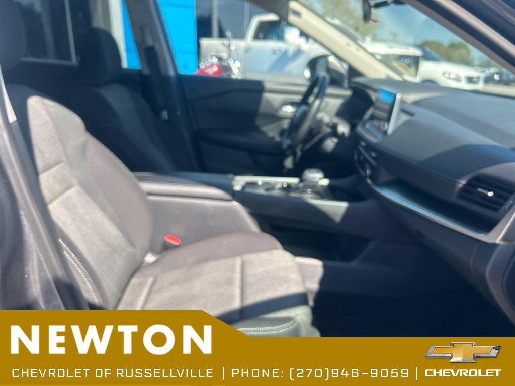 Used 2025 Nissan Rogue SV FWD image 8
