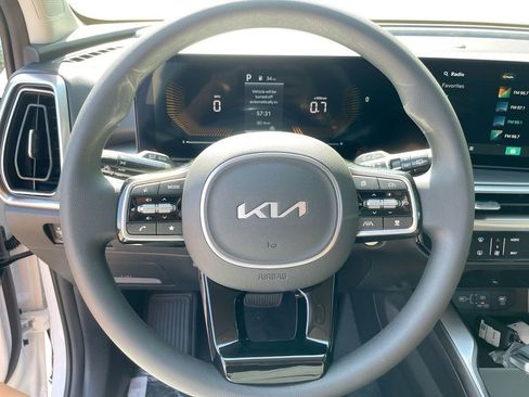 Used 2025 Kia Sorento LX image 40
