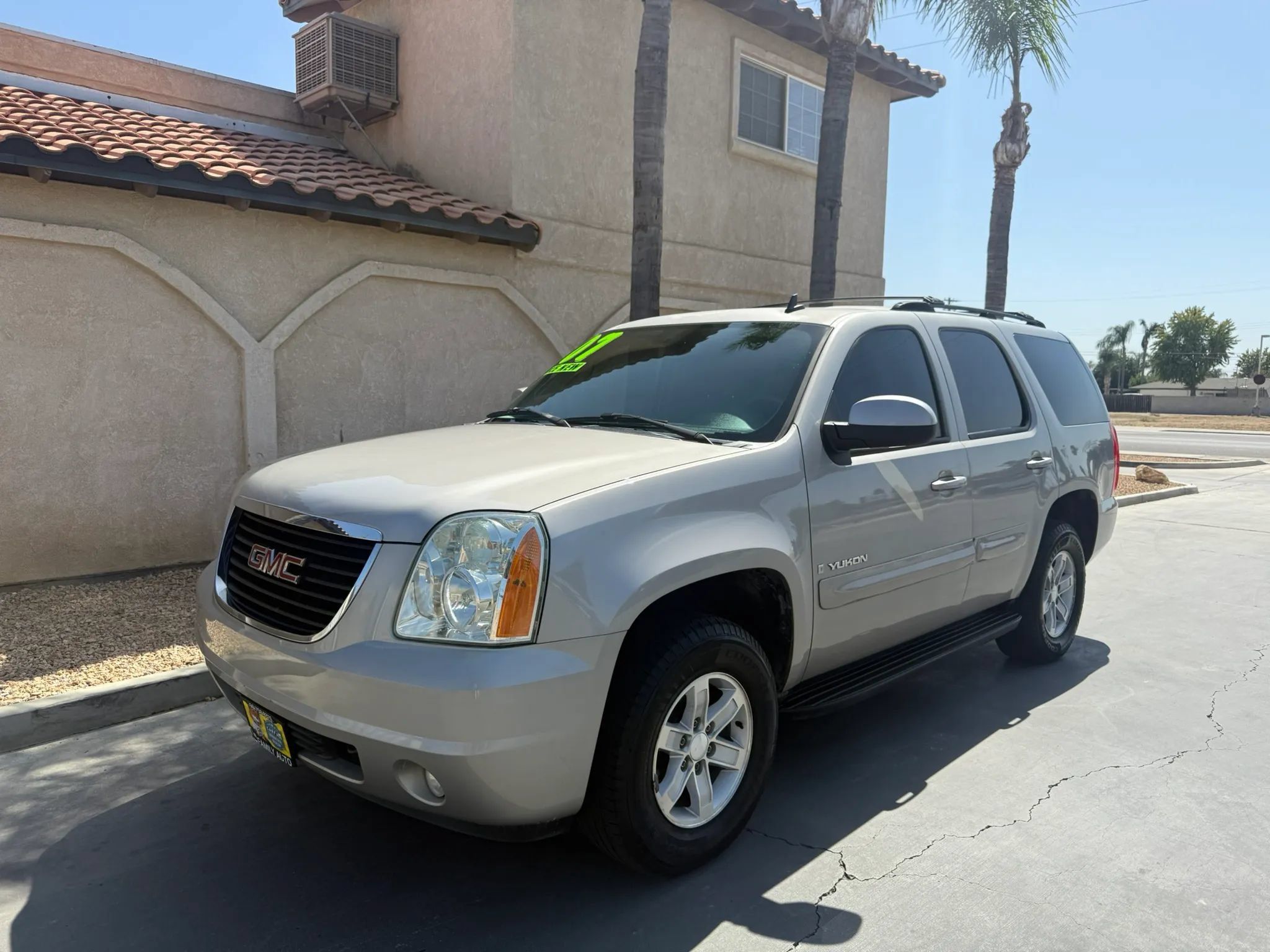 Used 2007 GMC Yukon SLT w/ SLT Preferred Equipment Group RWD image 1