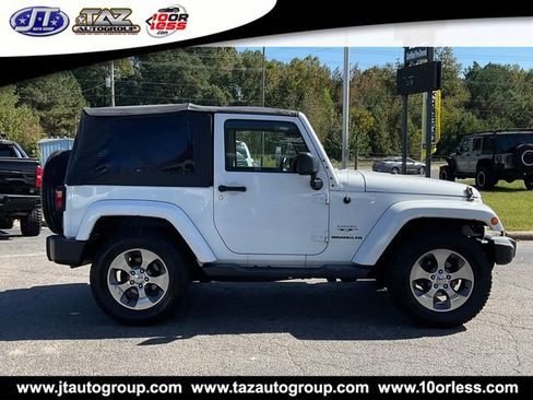 Used 2017 Jeep Wrangler Sahara w/ Connectivity Group AWD/4WD image 7