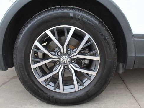 Used 2019 Volkswagen Tiguan SE image 11