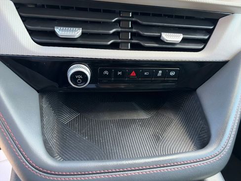 Used 2025 Ford Explorer Active w/ Active Comfort Package image 21