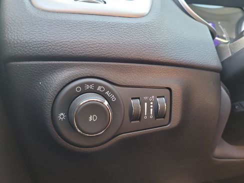 Used 2020 Jeep Compass Latitude FWD image 30