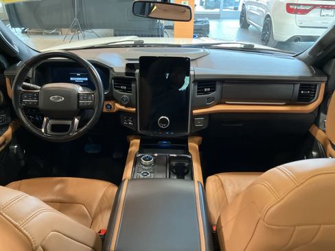 Used 2023 Ford Expedition Platinum image 32