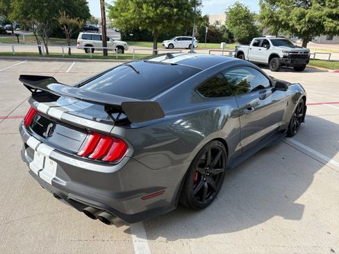 Used 2021 Ford Mustang Shelby GT500 w/ Carbon Fiber Track Pack RWD image 4