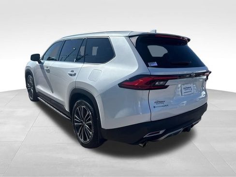 Used 2024 Toyota Grand Highlander AWD Hybrid image 3