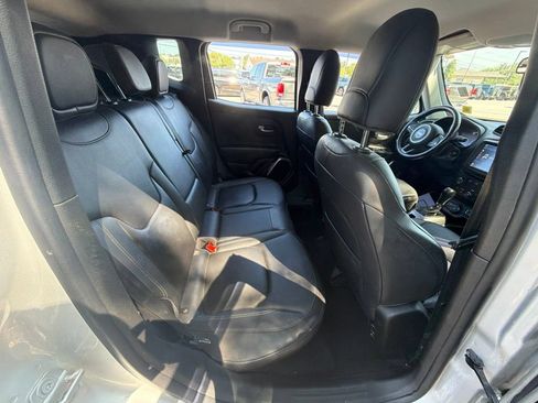 Used 2018 Jeep Renegade Limited w/ UConnect 8.4 Nav Group AWD/4WD image 39
