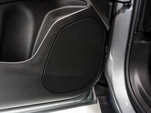 Used 2024 Chevrolet Trax RS w/ Sunroof Package FWD image 20