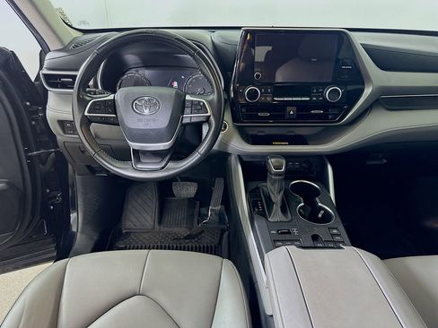 Used 2024 Toyota Highlander XLE image 15