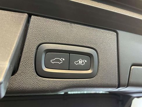 Used 2023 Volvo XC60 B5 Plus w/ Climate Package AWD/4WD image 19