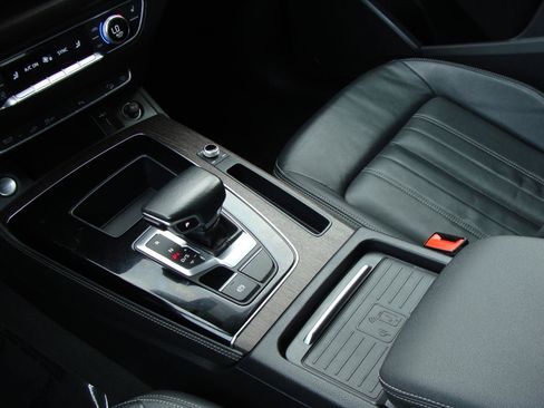 Used 2021 Audi Q5 e Premium Plus w/ Premium Plus Package AWD/4WD image 13