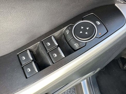 Used 2022 Ford Explorer XLT w/ Equipment Group 202A image 10