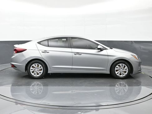 Used 2020 Hyundai Elantra SE image 9