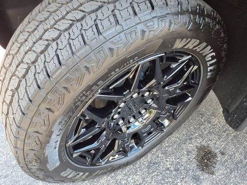 New 2026 GMC Hummer EV 4x4 Crew Cab image 15