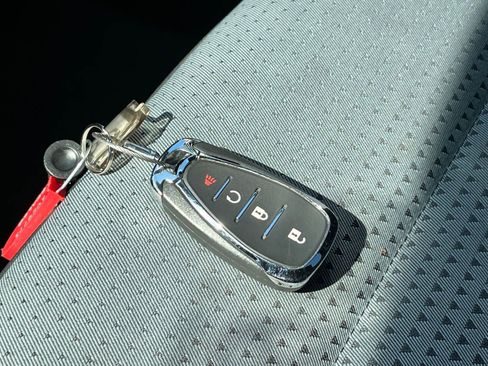 Used 2025 Chevrolet Trax LT FWD image 25