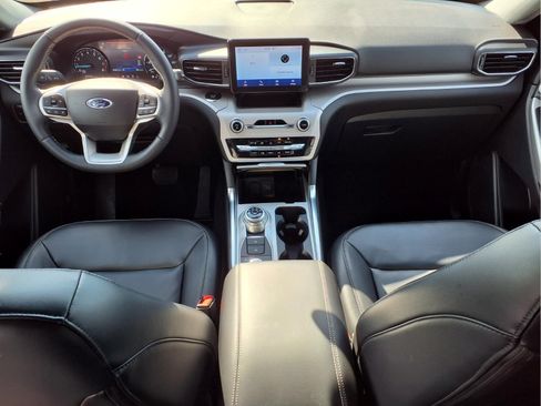 Used 2024 Ford Explorer XLT w/ Equipment Group 202A AWD/4WD image 11