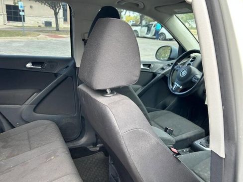 Used 2013 Volkswagen Tiguan S image 18