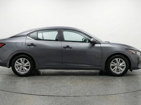 Used 2025 Nissan Sentra S image 8