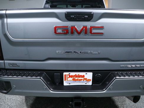 Used 2024 GMC Sierra 2500 Denali w/ Denali Reserve Package AWD/4WD image 8
