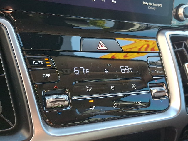 Certified 2023 Kia Sorento EX FWD image 17