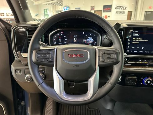 Used 2025 GMC Sierra 1500 Elevation image 17