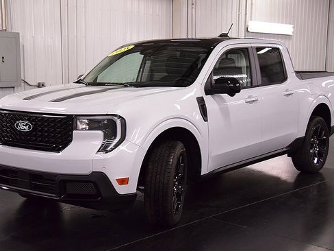 New 2025 Ford Maverick Lariat w/ Black Appearance Package image 3