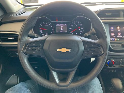Used 2021 Chevrolet TrailBlazer LS FWD image 4