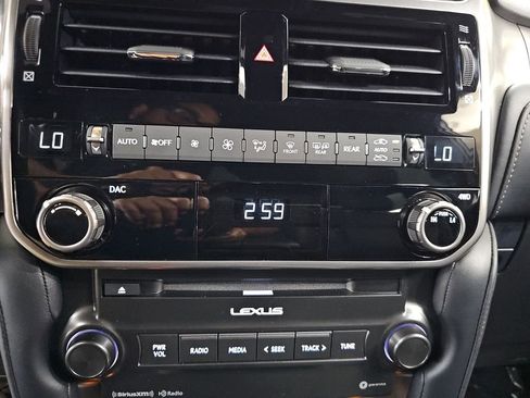 Certified 2022 Lexus GX 460 Premium w/ Premium Package AWD/4WD image 4