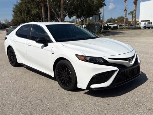 Used 2024 Toyota Camry SE image 6