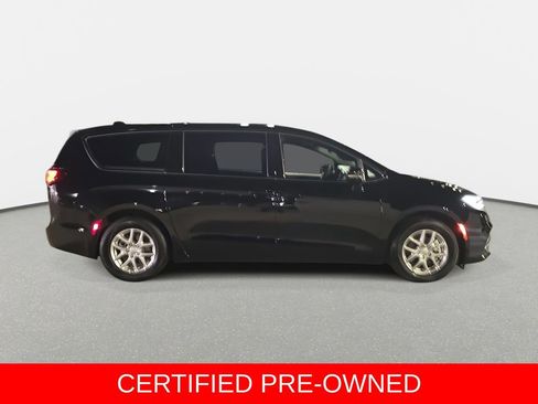 Used 2025 Chrysler Pacifica Select FWD image 4