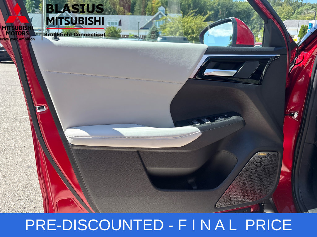 Used 2025 Mitsubishi Outlander SE AWD/4WD image 15