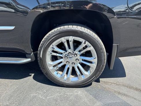 Used 2020 Cadillac Escalade Luxury AWD/4WD image 2