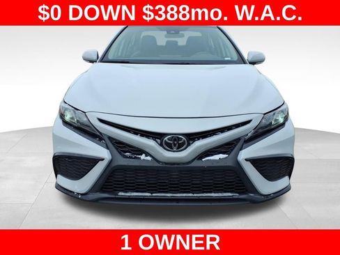 Used 2024 Toyota Camry SE image 3