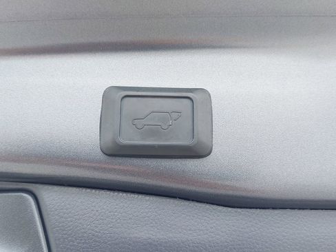 Used 2022 Toyota RAV4 XLE Premium FWD image 13
