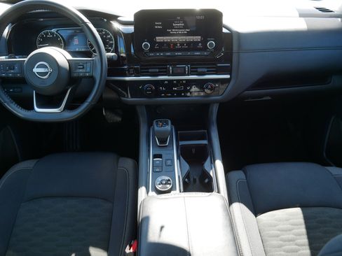 Used 2025 Nissan Pathfinder SV AWD/4WD image 10