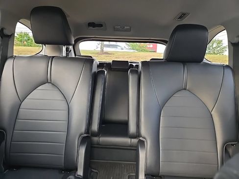Used 2021 Toyota Highlander XLE AWD/4WD image 27