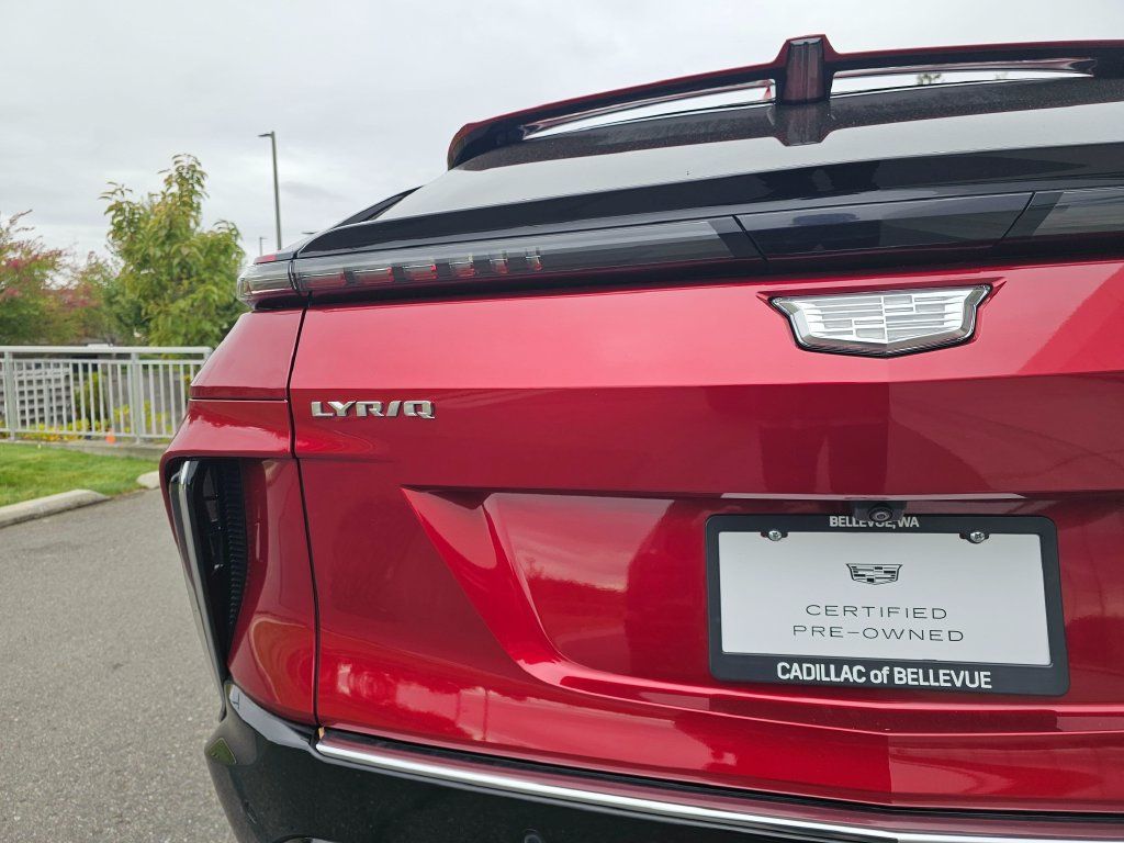 Certified 2024 Cadillac Lyriq Luxury AWD/4WD image 16