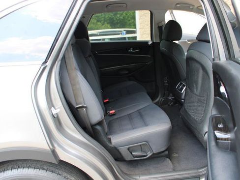 Used 2019 Kia Sorento L FWD image 13