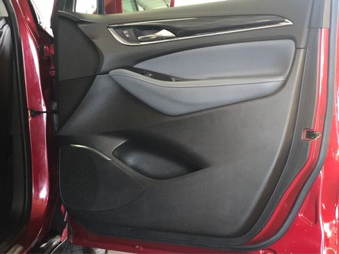 Used 2020 Buick Enclave Essence FWD image 17