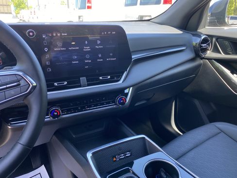 Used 2026 Chevrolet Equinox LT w/ Convenience Package II image 23