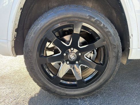 Used 2014 Jeep Grand Cherokee Overland image 9