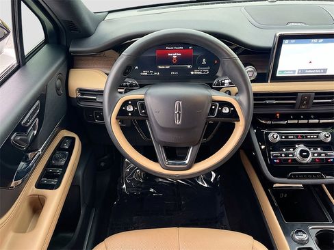 Used 2021 Lincoln Corsair Reserve image 23