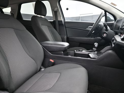 Used 2023 Kia Sportage LX image 27