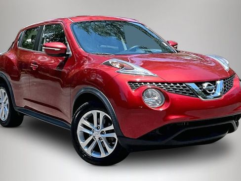 Used 2016 Nissan Juke S FWD image 2