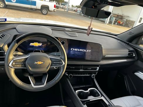 Used 2025 Chevrolet Traverse High Country image 12