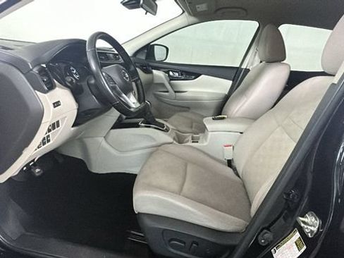 Used 2020 Nissan Rogue Sport SV w/ All-Weather Package AWD/4WD image 11