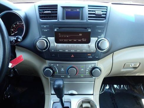 Used 2012 Toyota Highlander 4WD w/ Tech Pkg image 17